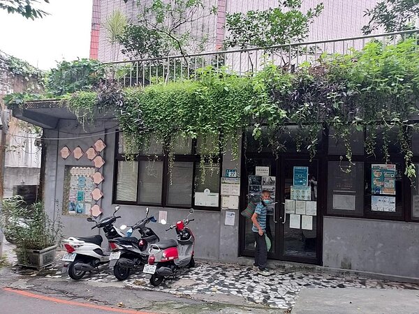 里長辦公室山水環繞。圖／易小滿攝

