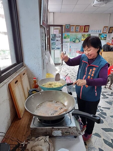 炒菜作飯最療癒。圖／易小滿攝