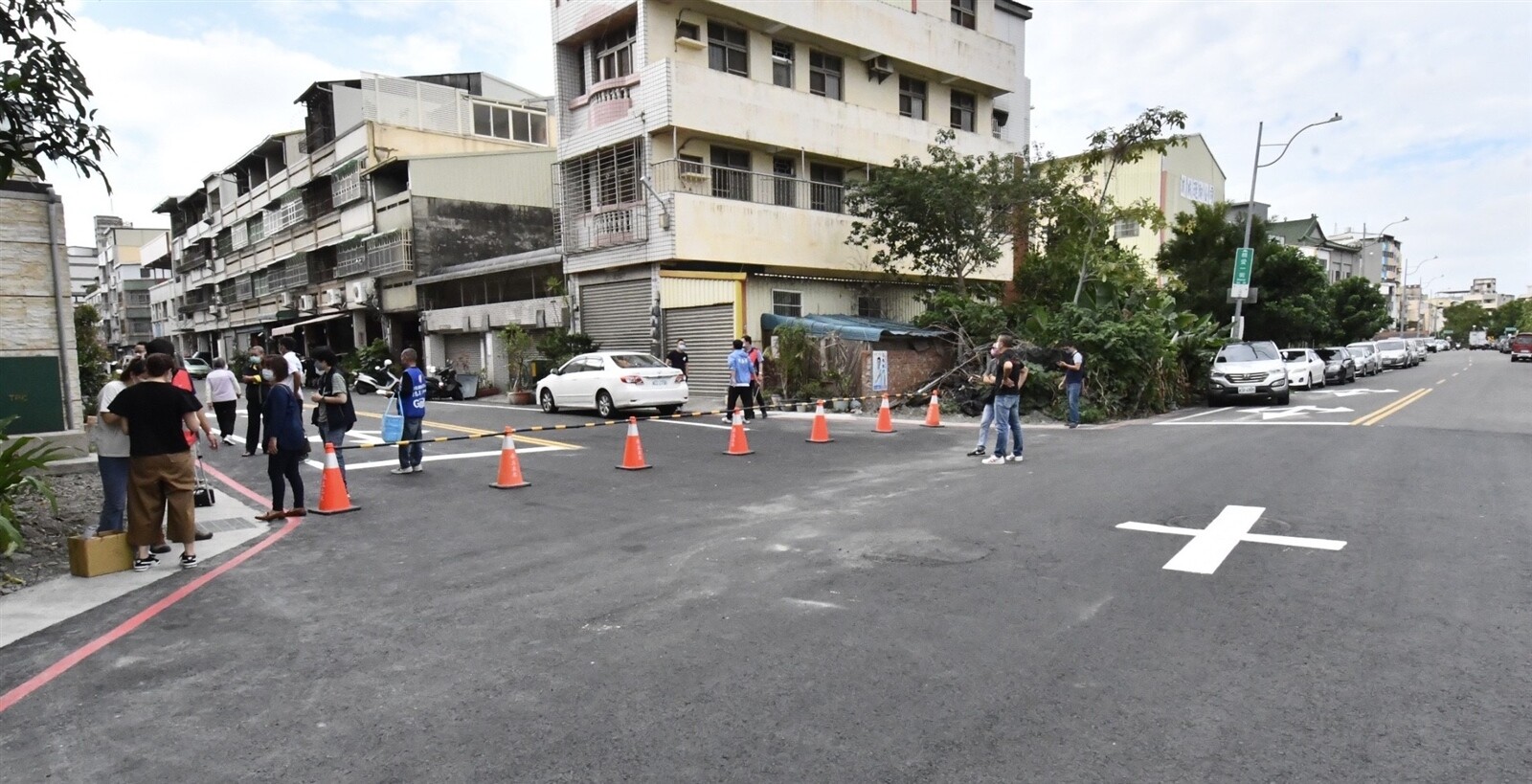 員林市大榮街及大和街瓶頸路口改善工程完工通車，彰化縣長王惠美等人今天前往視察。記者林宛諭／攝影 