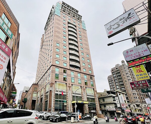 盛弘醫藥斥資11.78億,買下總面積6474坪的桃園區翰品酒店。圖/台灣房屋提供