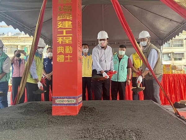 屏東縣政府斥資3.1億元興建東港行政中心立體停車場今天動土,預定112年底啟用。圖/屏東縣政府提供