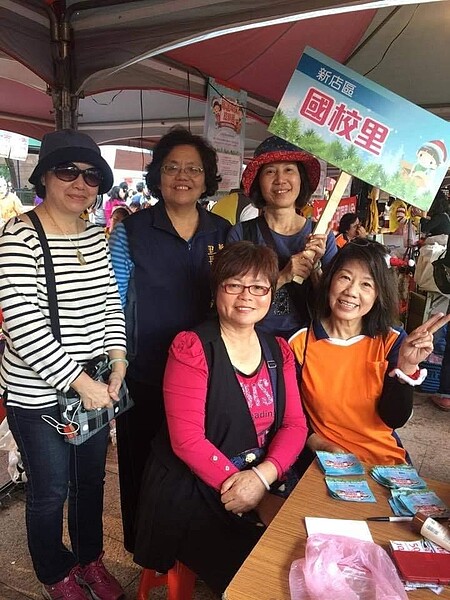 感情好，逗陣出遊。圖／陳朵攝

