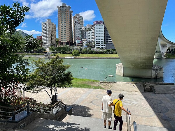 碧潭周邊景色。圖／記者吳珮瑜攝

