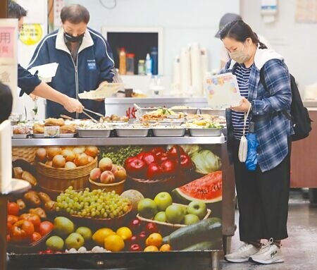 
10月份CPI較上年同月漲了2.72％。（季志翔攝）
