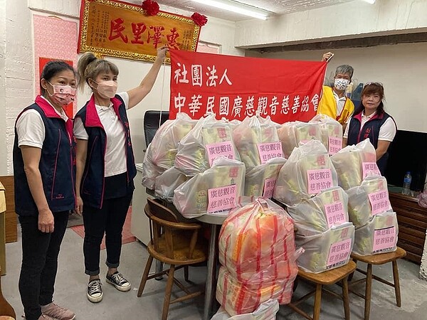 永安里提供物資給里內有需要的人。圖／取自新店區永安里辦公室臉書粉絲專頁

