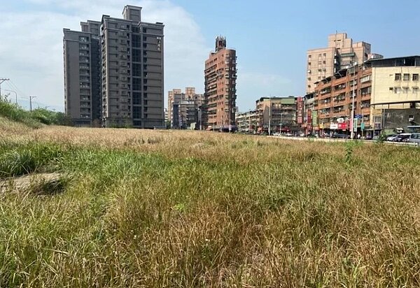 基隆首批社會住宅在七堵,將投入23億元興建,2026年完工。記者游明煌/翻攝