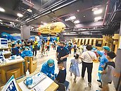 新北媽帶女兒跨區台中　接種兒童疫苗