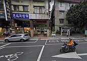 北市公車站旁禁停卻畫車格　挨轟違法
