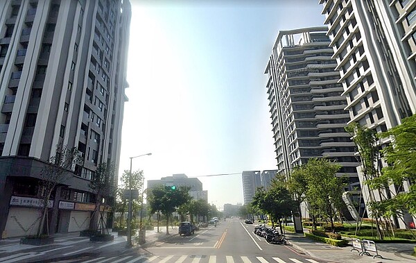 台南3區預售開出「未來價」?專家曝「談判妙招」:比空等降價強 台南整體房價上升很多,永康也是,讓許多在地鄉親大呼「買不起」,預算有限者,就會往屋齡稍舊、總價較親民的物件去找。圖/google map