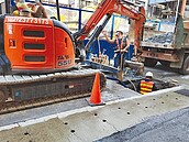 北市捷運萬大線釀路面沉陷　居民怒