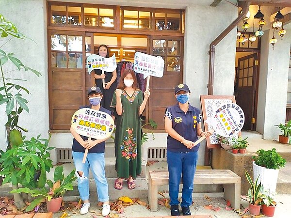 跟蹤騷擾防制法6月1日施行，為讓民眾了解如何防範跟蹤騷擾，屏東縣警察局各分局展開街頭宣導。（屏東縣警局提供）