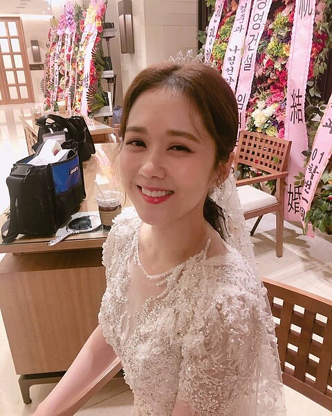 張娜拉曾在戲劇中穿過婚紗，3日宣布結婚喜訊。圖／截自ig