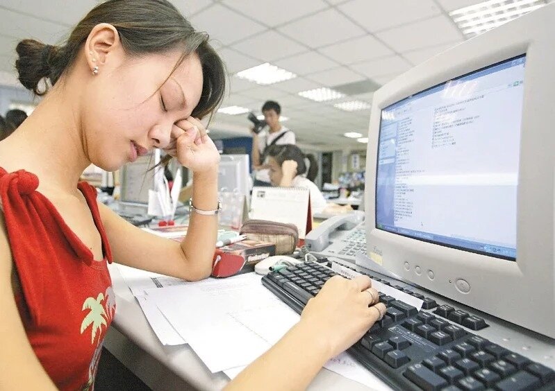 事業單位若實施減班休息,可參加勞動部的充電再出發計畫,為員工辦理訓練課程,員工可領參訓津貼,事業單位則可領辦訓補助,但勞動部卻查到有事業單位拿重複照片企圖魚目混珠。圖/本報資料照片