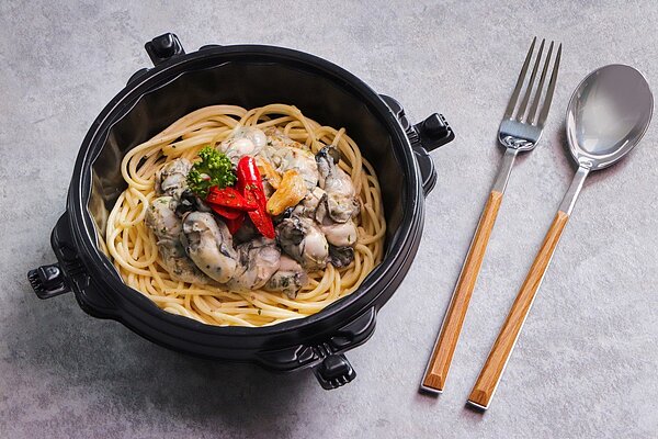 朋派西餐廳推出的「蠔海派義大利麵」,180元。圖/板橋凱撒提供