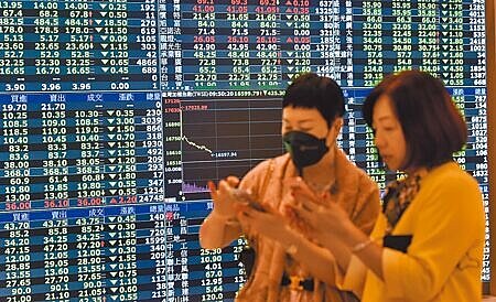 
國泰證期顧問處經理蔡明翰指出，端午節後是股東旺季，往年在除權息行情下，多能拉抬大盤表現，不過，今年卻要保守看待台股行情。（本報資料照片）
