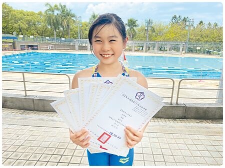 
9歲的何康婗今年在全國南區分齡游泳賽事奪下8金，被譽為罕見的天才選手。（程炳璋攝）
