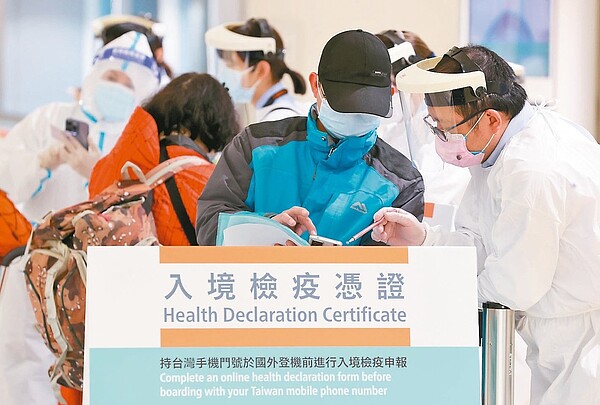 疫情指揮中心指揮官陳時中表示,目前正在討論中的入境旅客檢疫時間很有可能縮短為「3+4」,但開放的時機及對象仍在討論中。聯合報系資料照