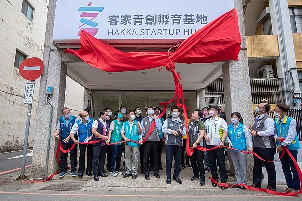 龍潭舊圖書館遷移之後,轉型作為「客家青創孵育基地」。圖/桃園市政府提供