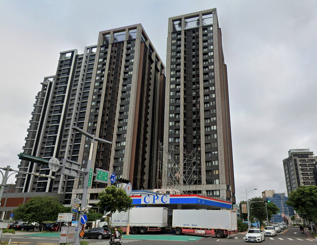 新竹竹北興富發巨人。圖/翻攝自GoogleMaps