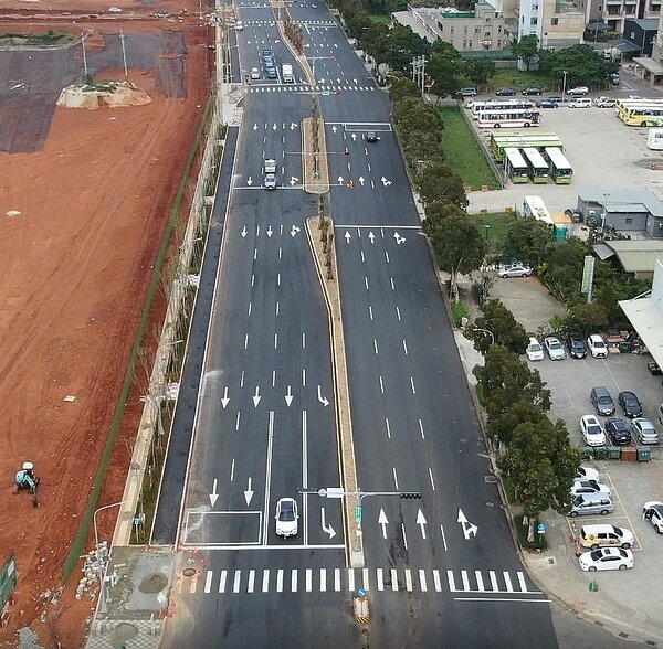 新工處已完成林口區文化北路二段40米道路拓寬工程,卻出現高速行駛和噪音,影響附近民眾生活。圖/新北市工務局提供