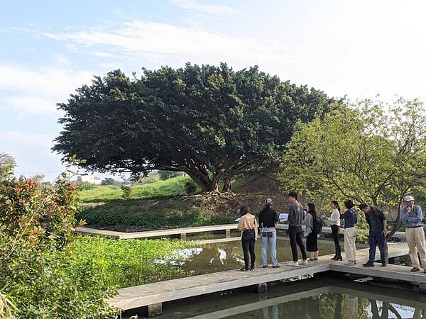 新竹左岸新秘境,超近距離漫步生態池。圖/新竹市環保局提供
