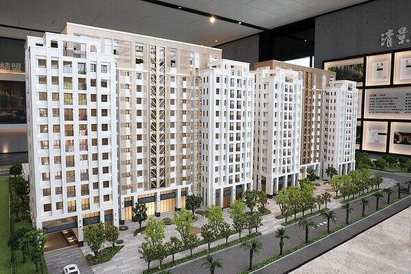 行政院去年推出振興五倍券刺激消費,嘉義縣府提加碼方案及抽獎活動,建商捐1戶市價約5百萬元2房輕豪宅做頭獎。圖/嘉義縣政府提供