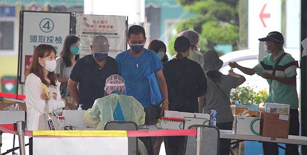 目前市面防疫險已淨零,僅剩12張疫苗險保單。圖/中時電子報資料照片