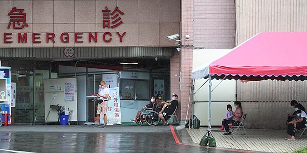 全台目前也有1,212人有二次確診紀錄。勞動部表示,二次確診勞工同樣也可依相關規定隔離期間可請住院病假;及請領傷病給付。圖/中時資料照片