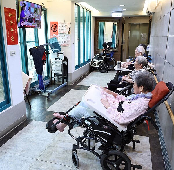 台北市議員秦慧珠認為北市長照機構中重症和死亡率過高,感嘆很多長者都走了,圖為長照機構住民,和本新聞無關。記者侯永全/攝影