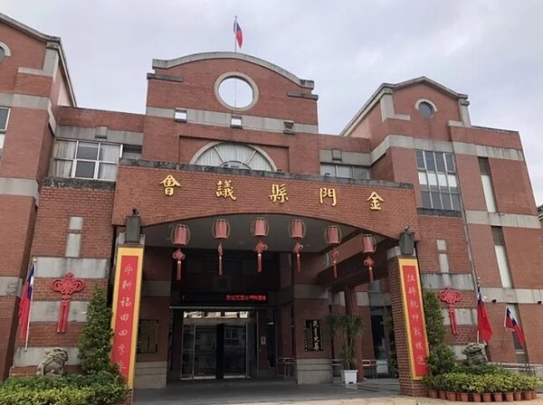 金門縣議會首開先例,明天將在議會設置快篩站,由衛生局派駐護理人員為當日縣府的與會人員進行快篩檢測,檢測結果為陰性,才可進入會場開會。記者蔡家蓁/攝影