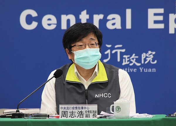 周志浩表示,一部分是受到假期影響,等結束後才確認的通報人數,另一部分是反應病例下降不是一下子往下掉很低,而是緩步下降,「但下降趨勢清楚」。圖/指揮中心提供