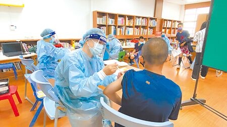台東校園疫苗覆蓋率高，台東縣府宣布13日起恢復實體課程。（蔡旻妤攝）