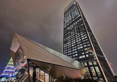 台北市A辦「南山廣場」今年4月低樓層八樓月租金119萬元,每坪租金4,515元,不僅創下今年商辦最高租金單價記錄,也是南山廣場實價第二高。圖/中時電子報