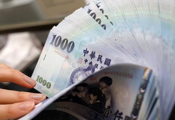 北市府繼5月27日「2022台北市紓困方案」提出的9大紓困措施外,今天再加碼1.25億元,補助9大行業,最高補助12萬元,總補助金額高達30億元。示意圖/聯合報系資料照