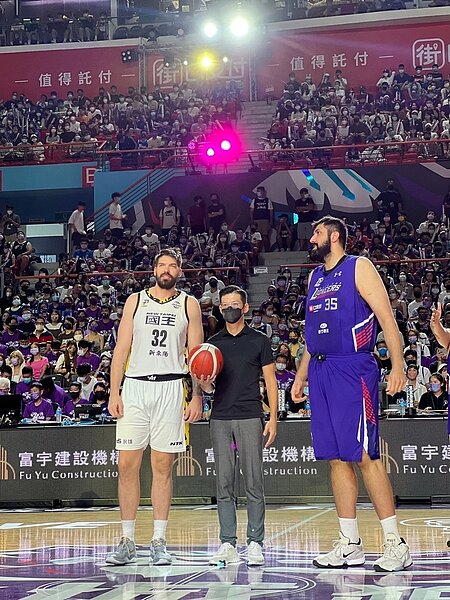 富宇建設加入新竹街口攻城獅贊助團隊。圖／新竹街口攻城獅球團提供