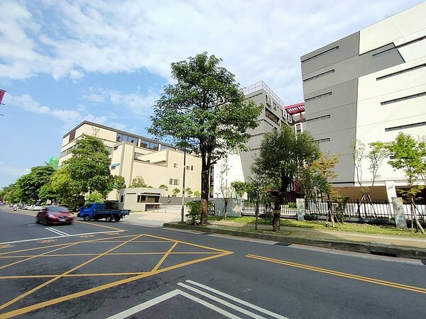 2021年全台工業地產成交金額達1,634億元,尤其桃園表現最亮眼,桃園工業地產2021年成交總額高達373億元、占全台比重約23%。圖/高力國際提供