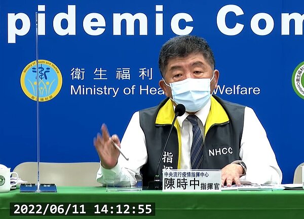 國內於11日新增79598例本土個案、65例境外移入及211例死亡。圖／截自疾管署直播
