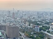 前四月建築物移轉登記年增2％