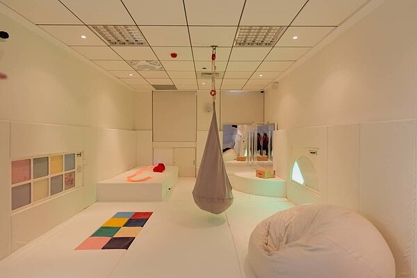 早療中心全新感官教室「白屋」。圖/社會處提供