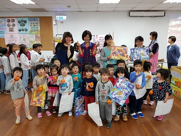 謝翠鈴里長深耕三民里二十餘年，對於三民里和里民有濃厚的情感。圖／取自謝翠鈴臉書
