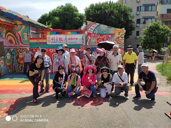 里民一同出遊。圖片由張佳南里長提供
