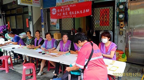 指南里熱情的志工。圖片由張佳南里長提供
