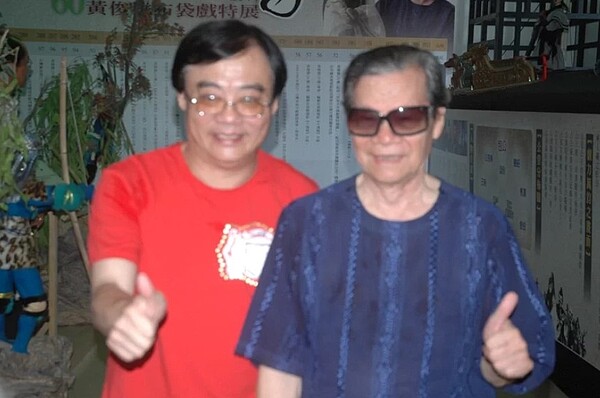 人間國寶黃俊雄和兒子黃文擇,父子口技相傳,成為台灣偶戲口白配音兩大天王。圖/聯合報
