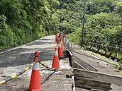 大雨毀路、邊坡下滑　咖啡聞名德文村　部落提遷村