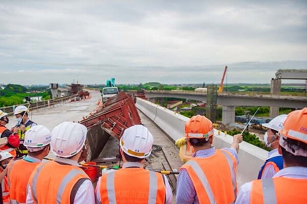 國道2號至台15線新闢高速公路工程，建構航空城聯外路網，未來達成客、貨分流。圖／桃園市政府提供
