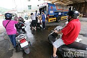 全台唯一流動加油站　平溪、雙溪居民每周提桶解油荒