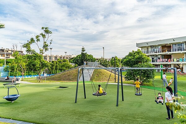 台東近年積極打造兒童友善環境,圖為6月開放的東海公園。圖/台東縣政府提供