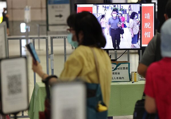 國內疫情尚未見遏止之勢，防疫險理賠潮逐步湧現。示意圖／聯合報系資料照片