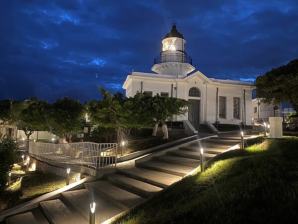 高雄燈塔將開放夜間參觀。圖/航港局提供