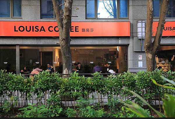 路易莎咖啡、連鎖便利商店及賣場都已進駐社區。圖/日勝生提供